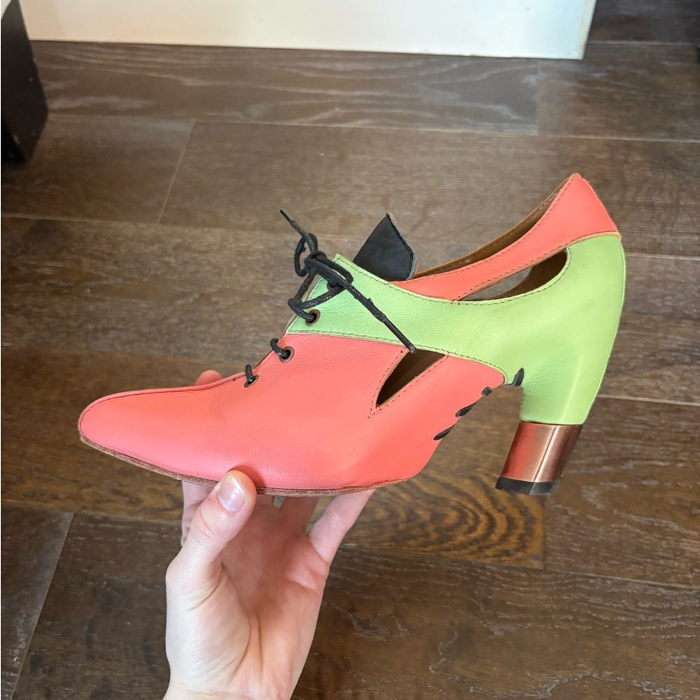 John Fluevog Stylish Pink and Green Heeled Shoes - Picture 6 of 10